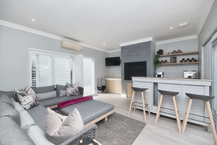 4 Bedroom Property for Sale in Hemel en Aarde Estate Western Cape